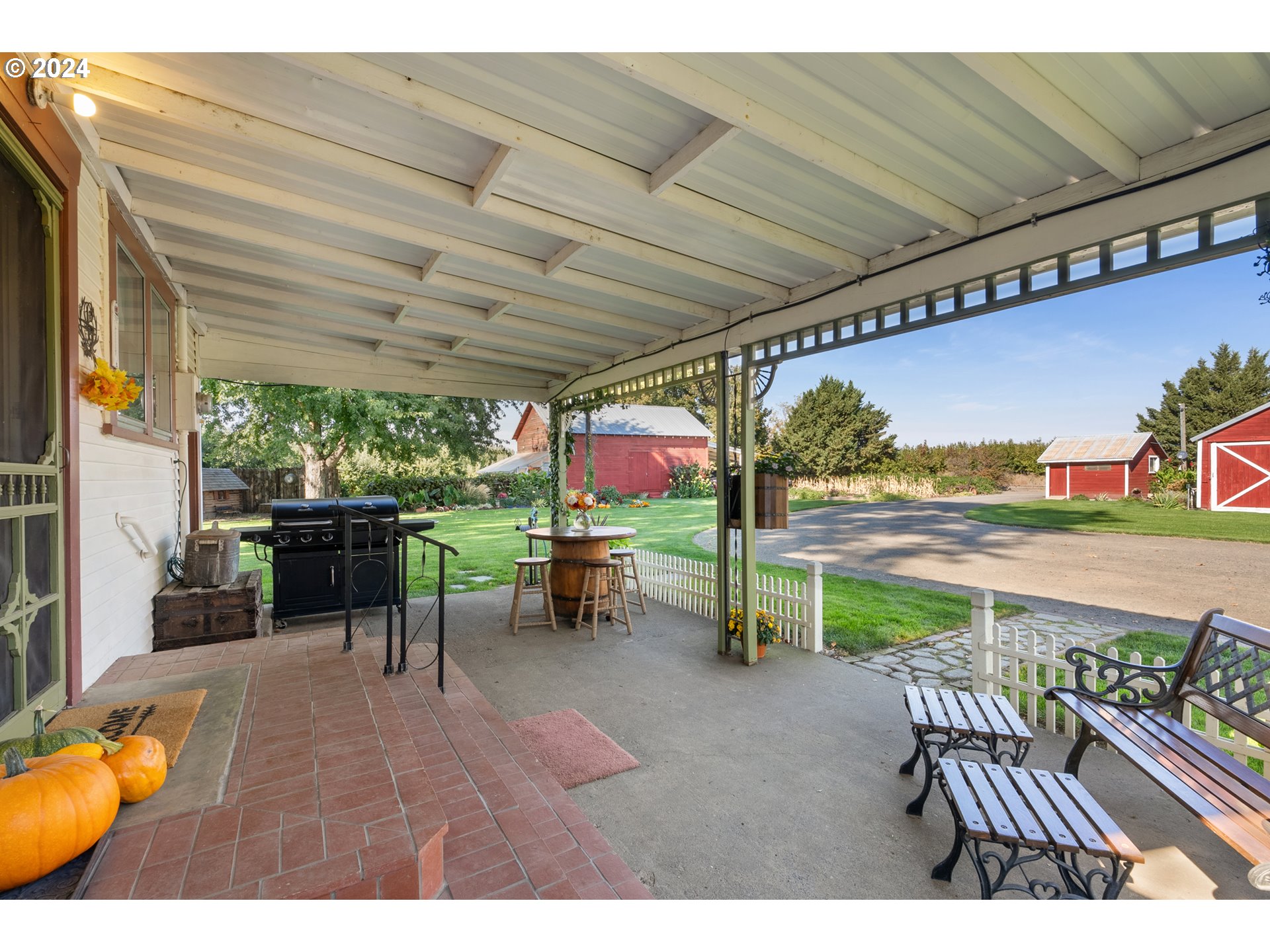 84768 Eastside Road Milton Freewater, OR 97862 - Photo 13 of 43 a view of an outdoor sitting area