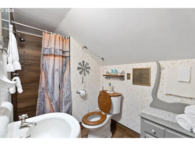 a view of utility room