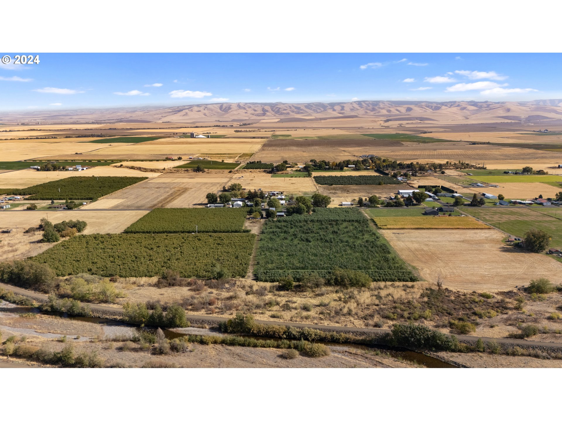 84768 Eastside Road Milton Freewater, OR 97862 - Photo 4 of 43 a view of an ocean and beach