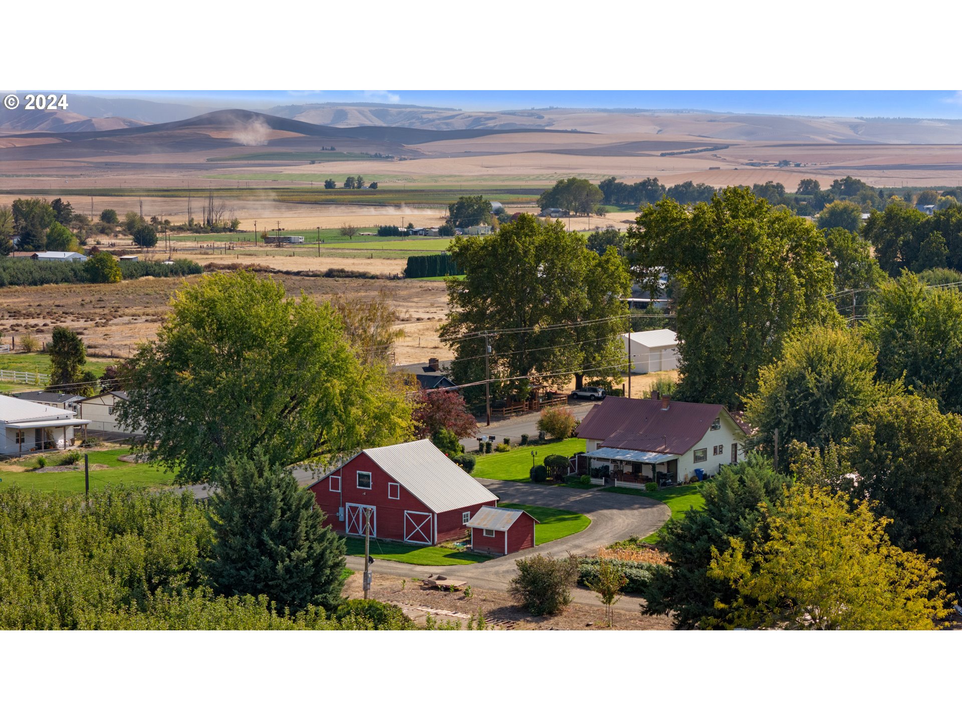 84768 Eastside Road Milton Freewater, OR 97862 - Photo 5 of 43 a view of a city with an ocean view