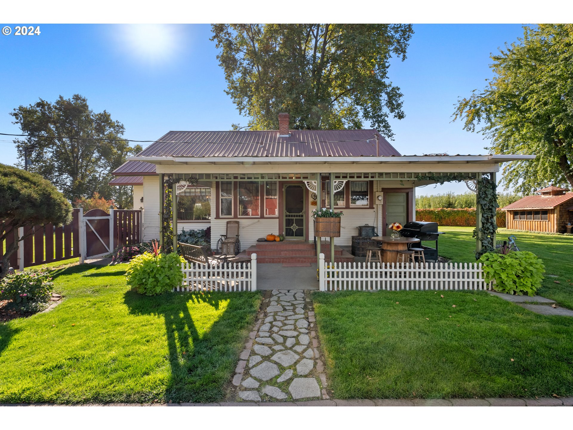 84768 Eastside Road Milton Freewater, OR 97862 - Photo 9 of 43 a view of house with a garden