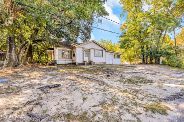 $187,500 | 718 Signal Street, Ocean Springs, MS 39564