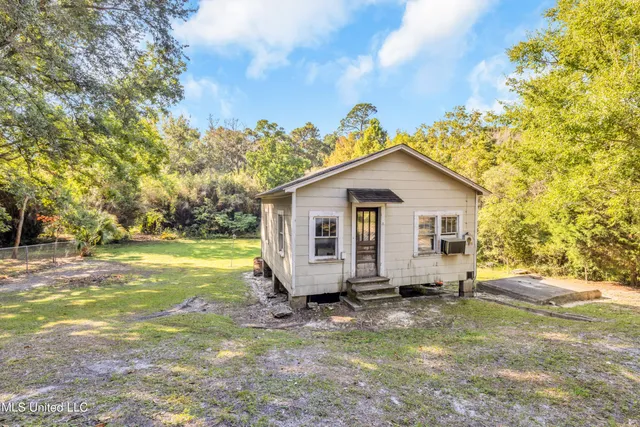 $187,500 | 718 Signal Street, Ocean Springs, MS 39564