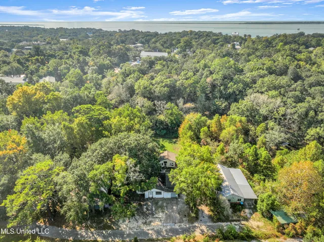 $187,500 | 718 Signal Street, Ocean Springs, MS 39564