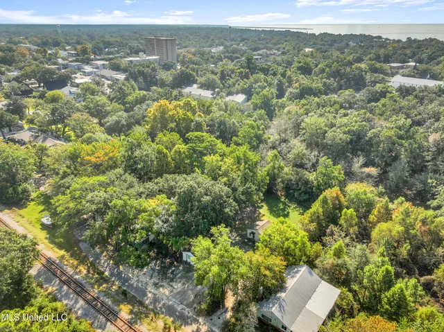 $187,500 | 718 Signal Street, Ocean Springs, MS 39564