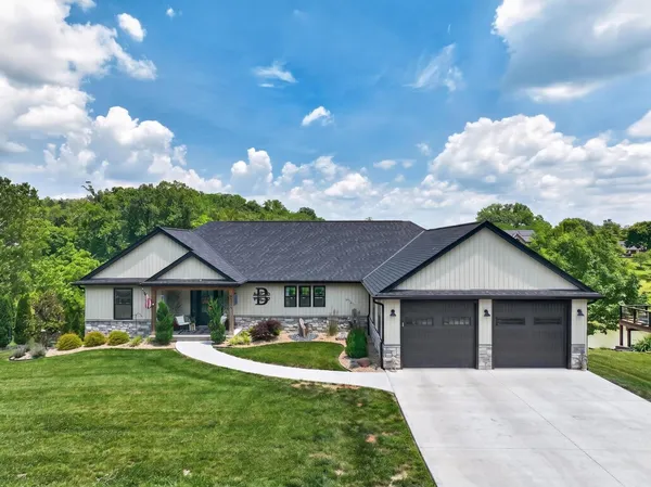 $595,000 | 18508 Sycamore Woods Drive, Lawrenceburg, IN 47025