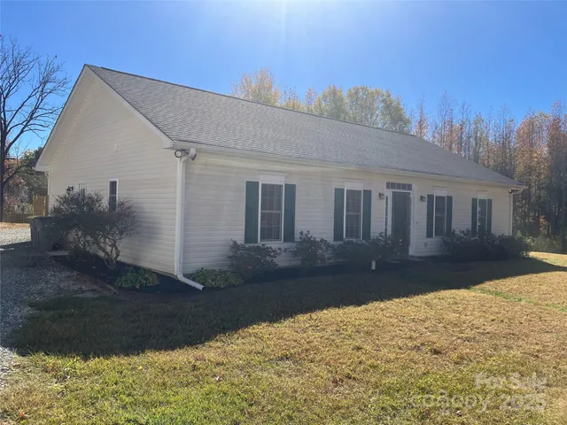 a view of house with yard