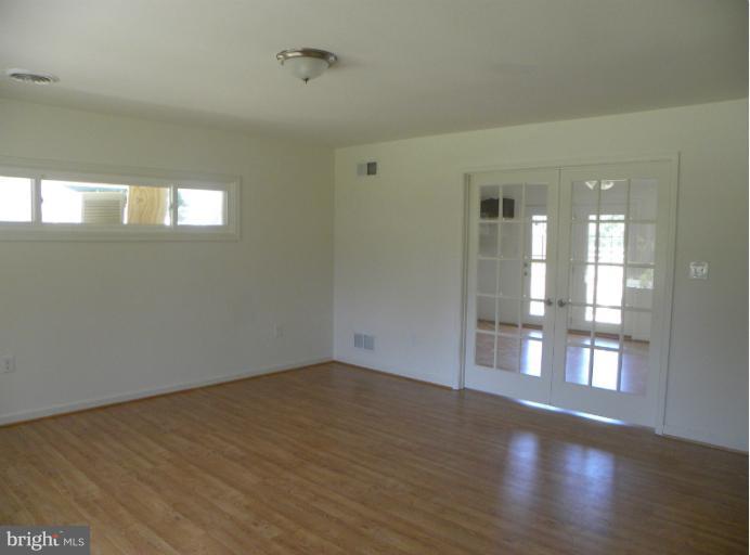 106 Highland Road Westminster, MD 21157 - Photo 14 of 26 Living Room