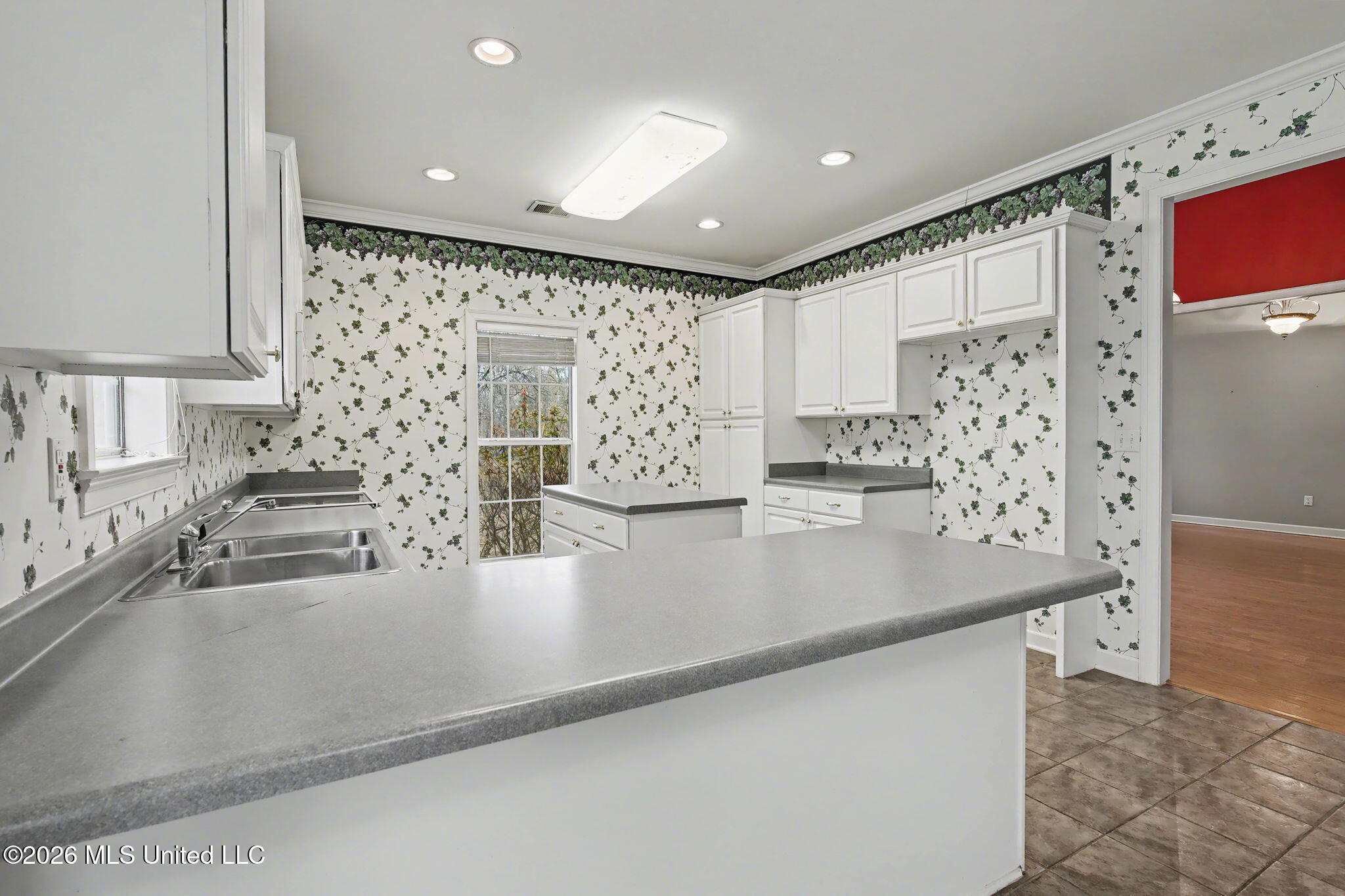 655 Long Street Southaven, MS 38672 - Photo 11 of 41 Kitchen