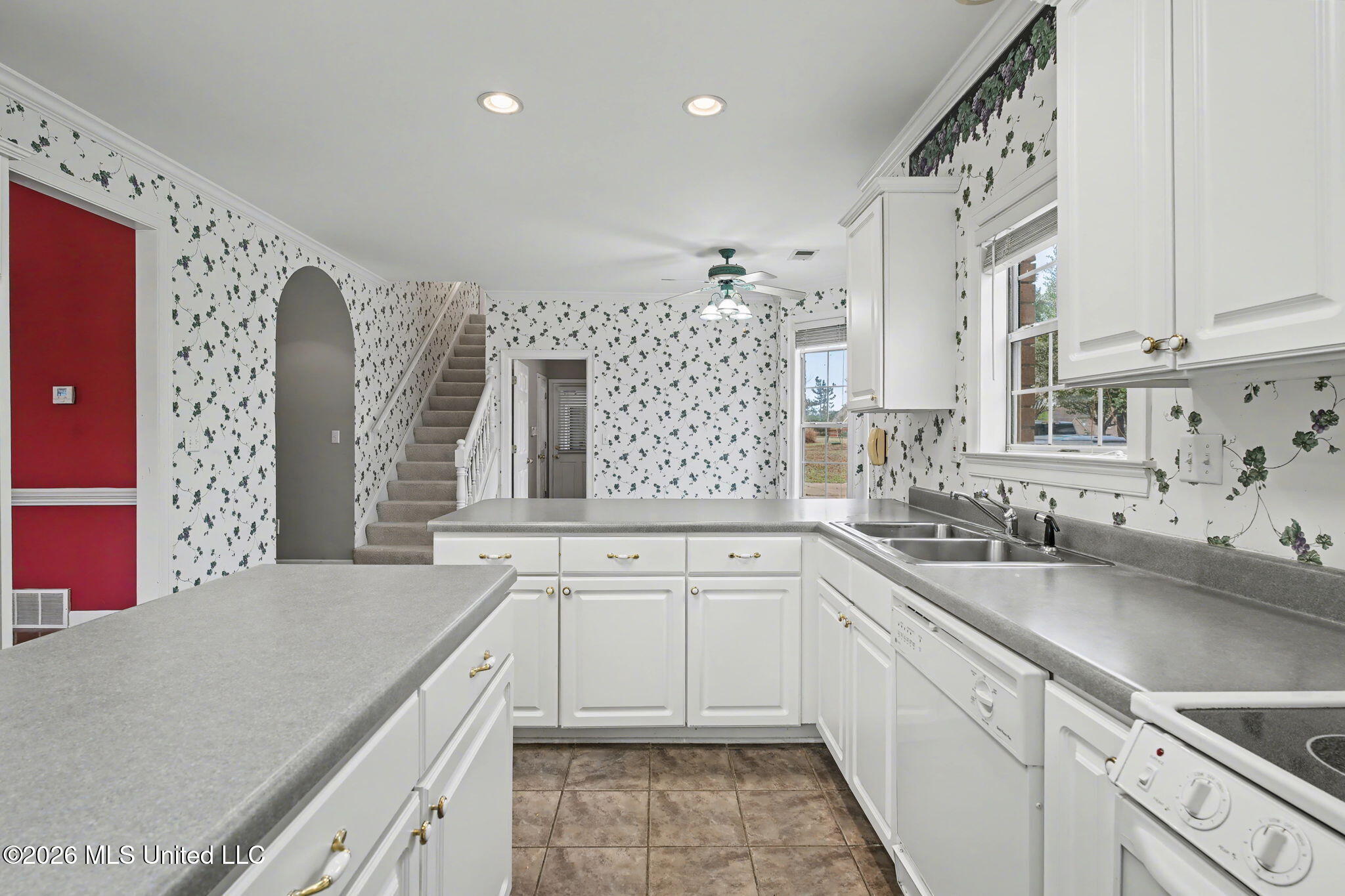 655 Long Street Southaven, MS 38672 - Photo 12 of 41 Kitchen