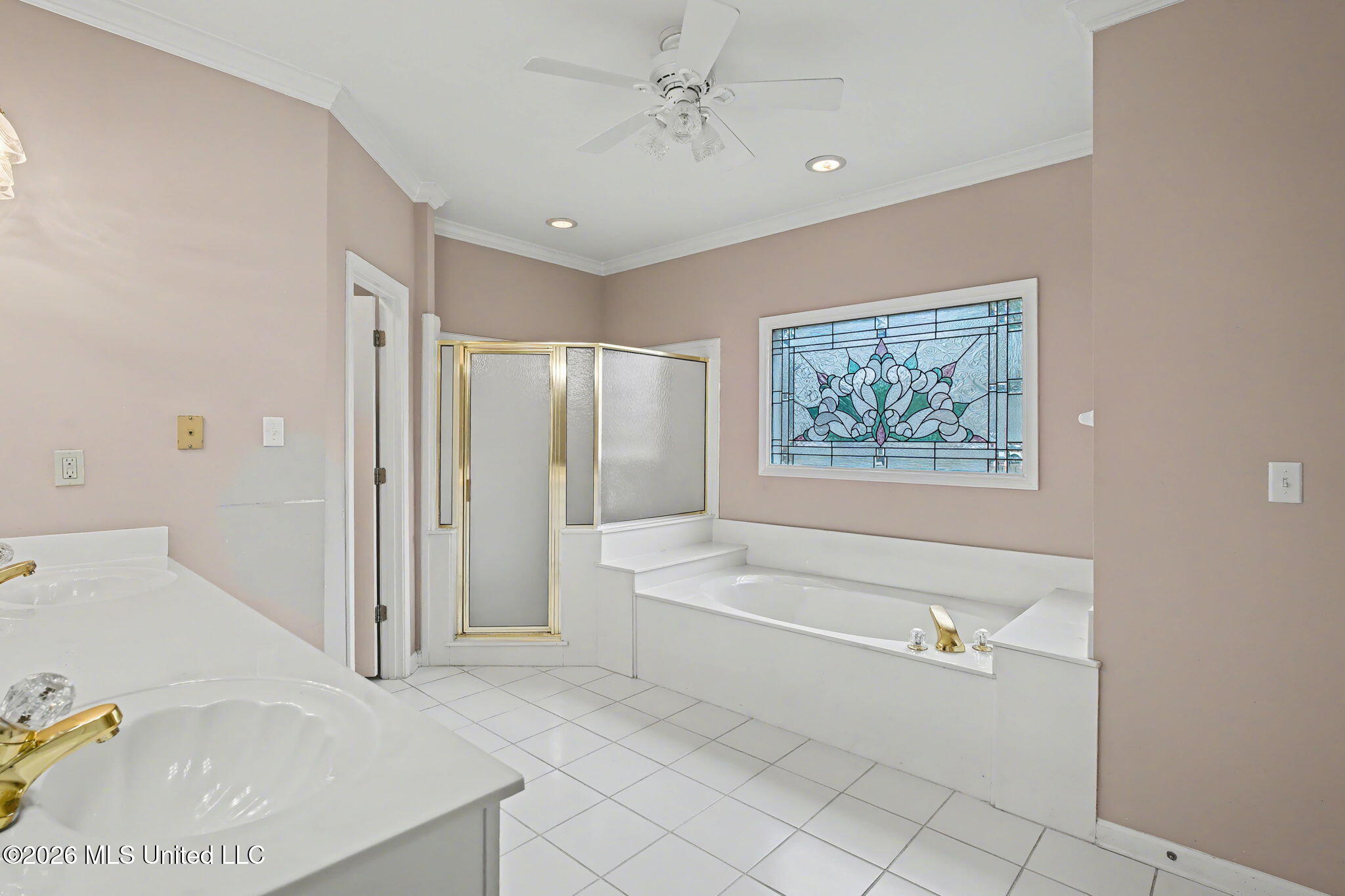 655 Long Street Southaven, MS 38672 - Photo 19 of 41 Primary Bathroom