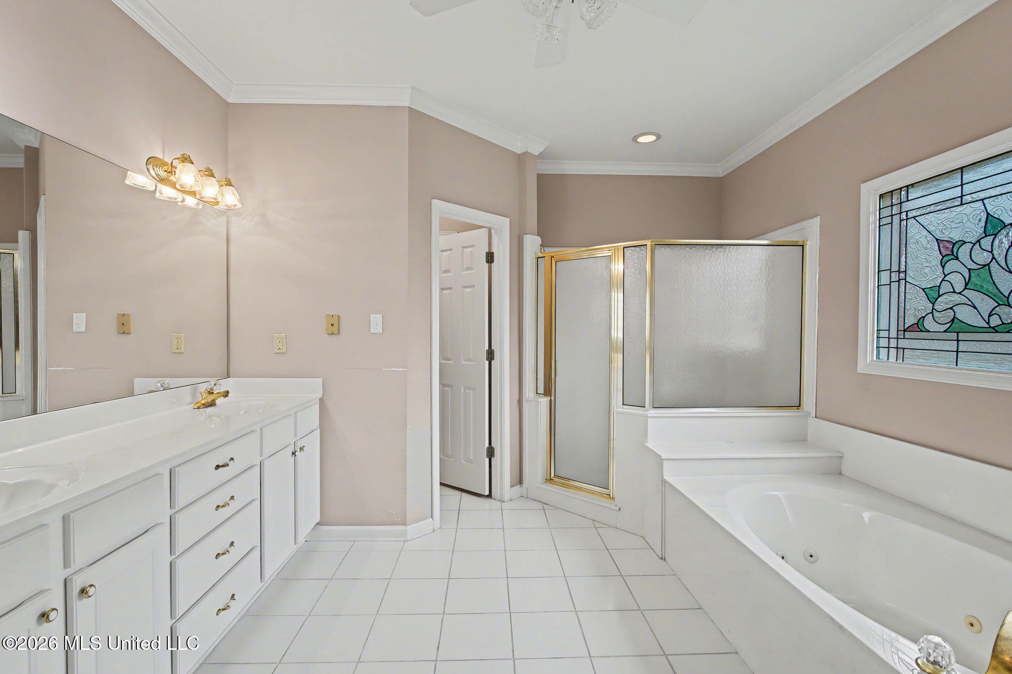 655 Long Street Southaven, MS 38672 - Photo 20 of 41 Primary Bathroom