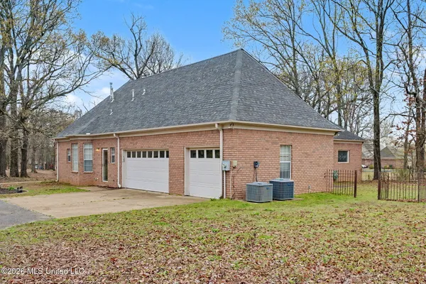 $425,000 | 655 Long Street, Southaven, MS 38672