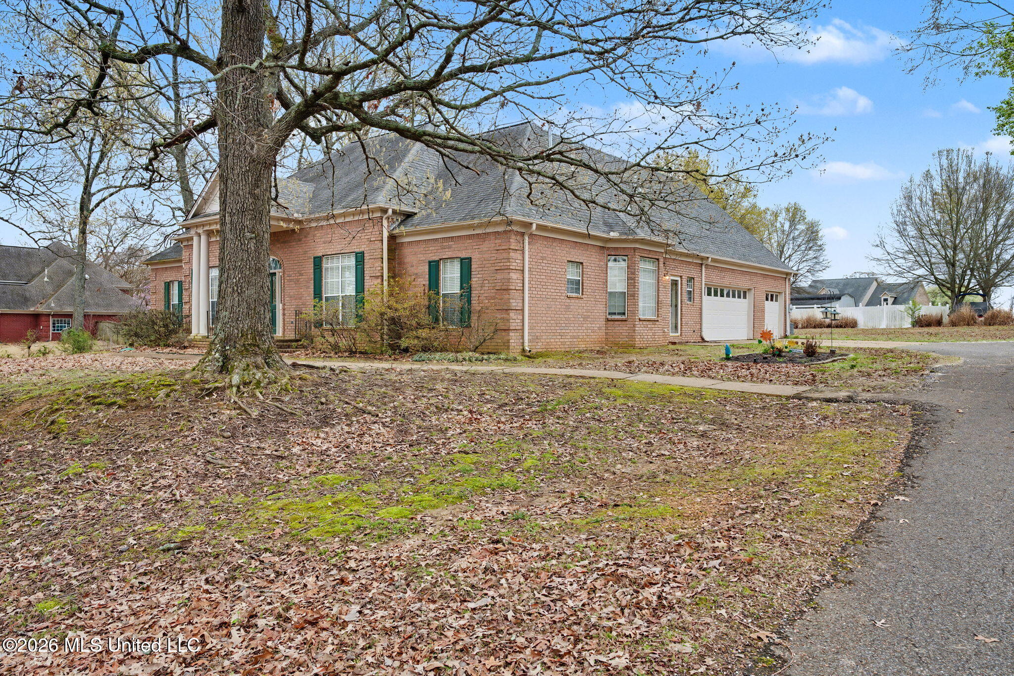 655 Long Street Southaven, MS 38672 - Photo 32 of 41 Front / Side View