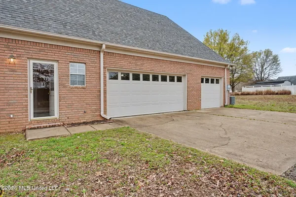 $425,000 | 655 Long Street, Southaven, MS 38672