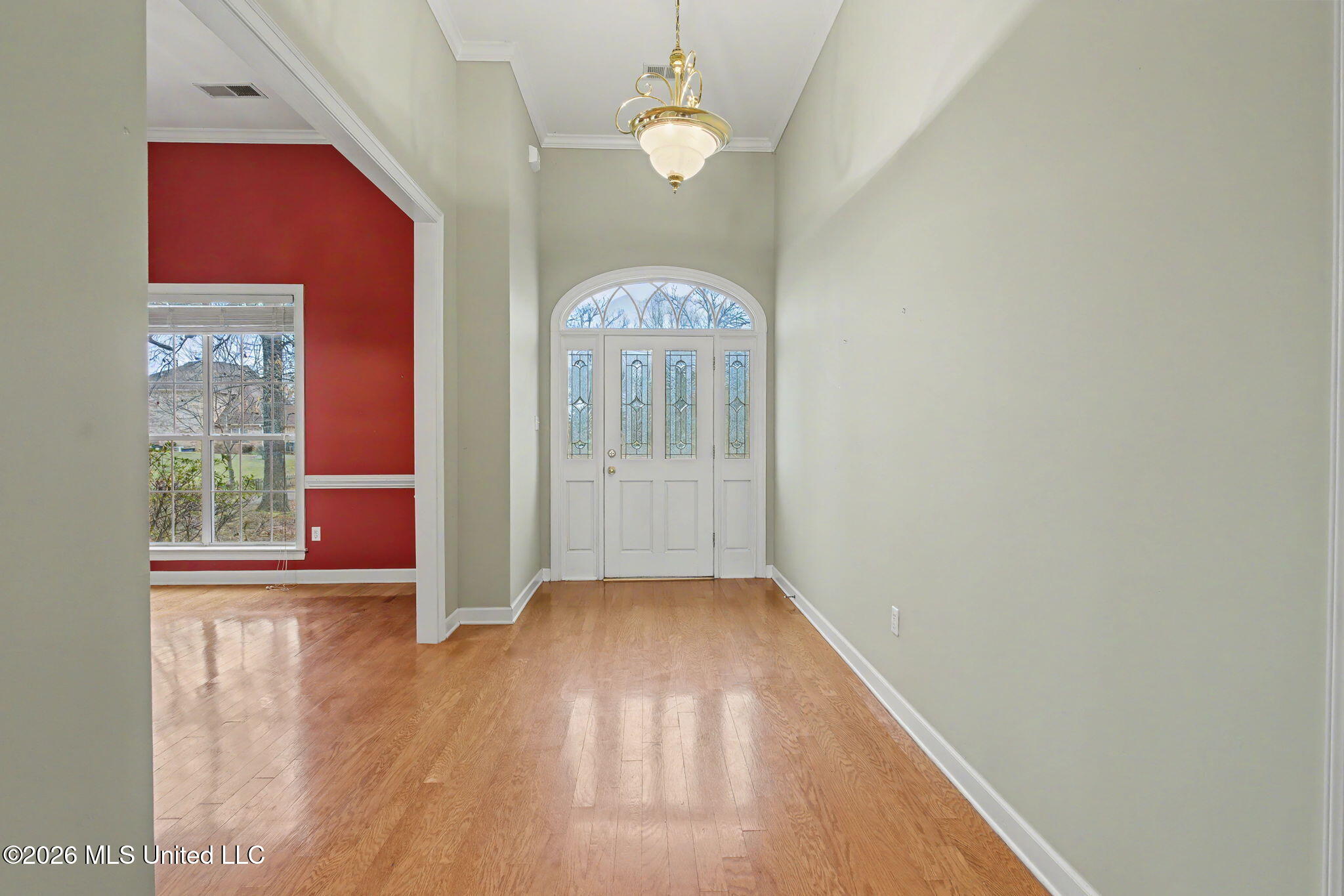 655 Long Street Southaven, MS 38672 - Photo 4 of 41 Foyer