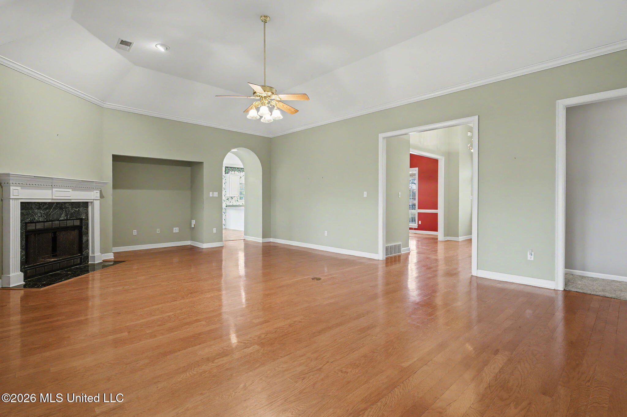 655 Long Street Southaven, MS 38672 - Photo 6 of 41 Family Room