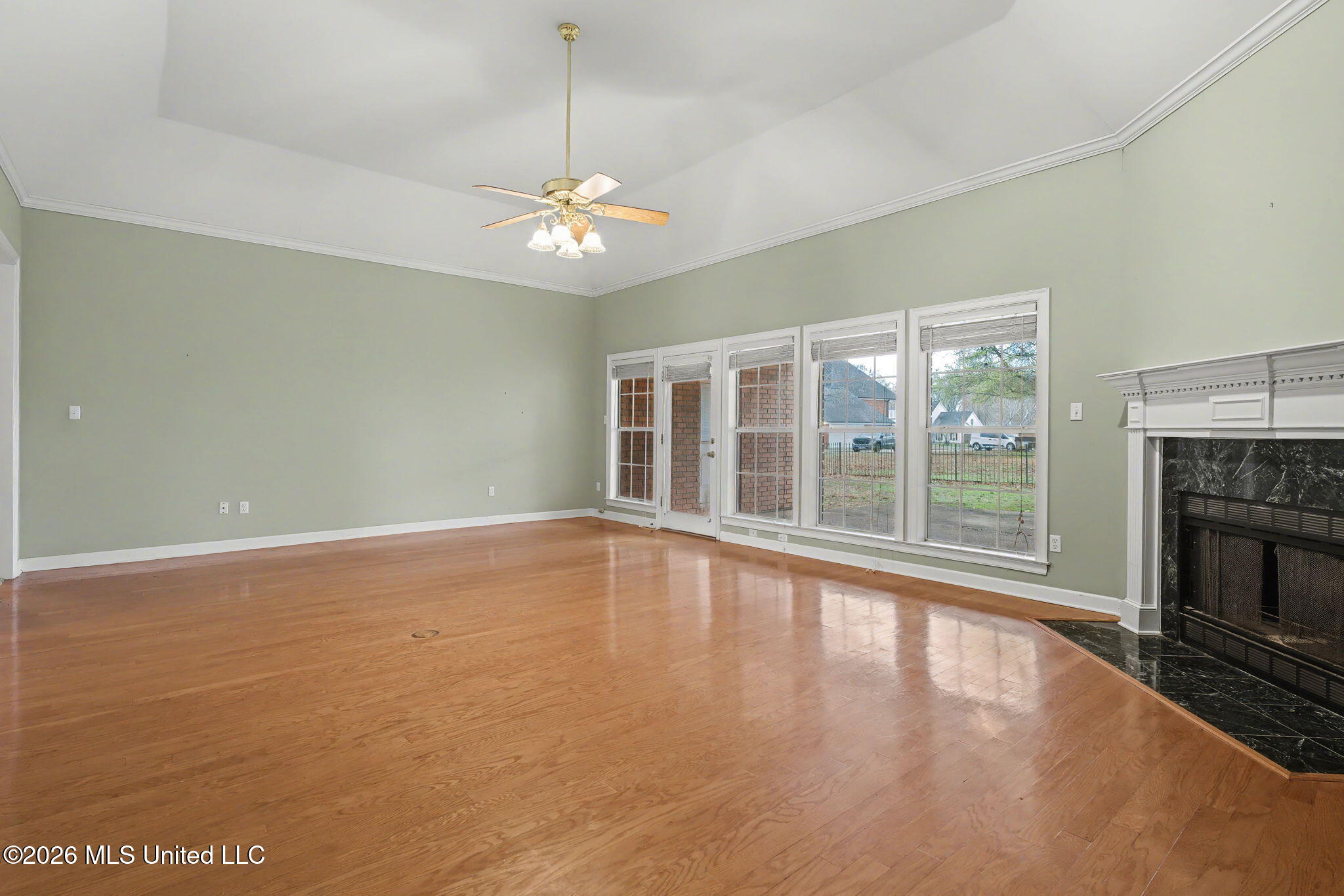 655 Long Street Southaven, MS 38672 - Photo 7 of 41 Family Room