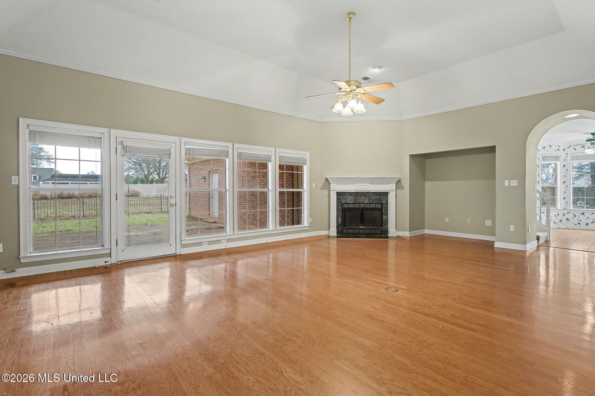 655 Long Street Southaven, MS 38672 - Photo 8 of 41 Family Room