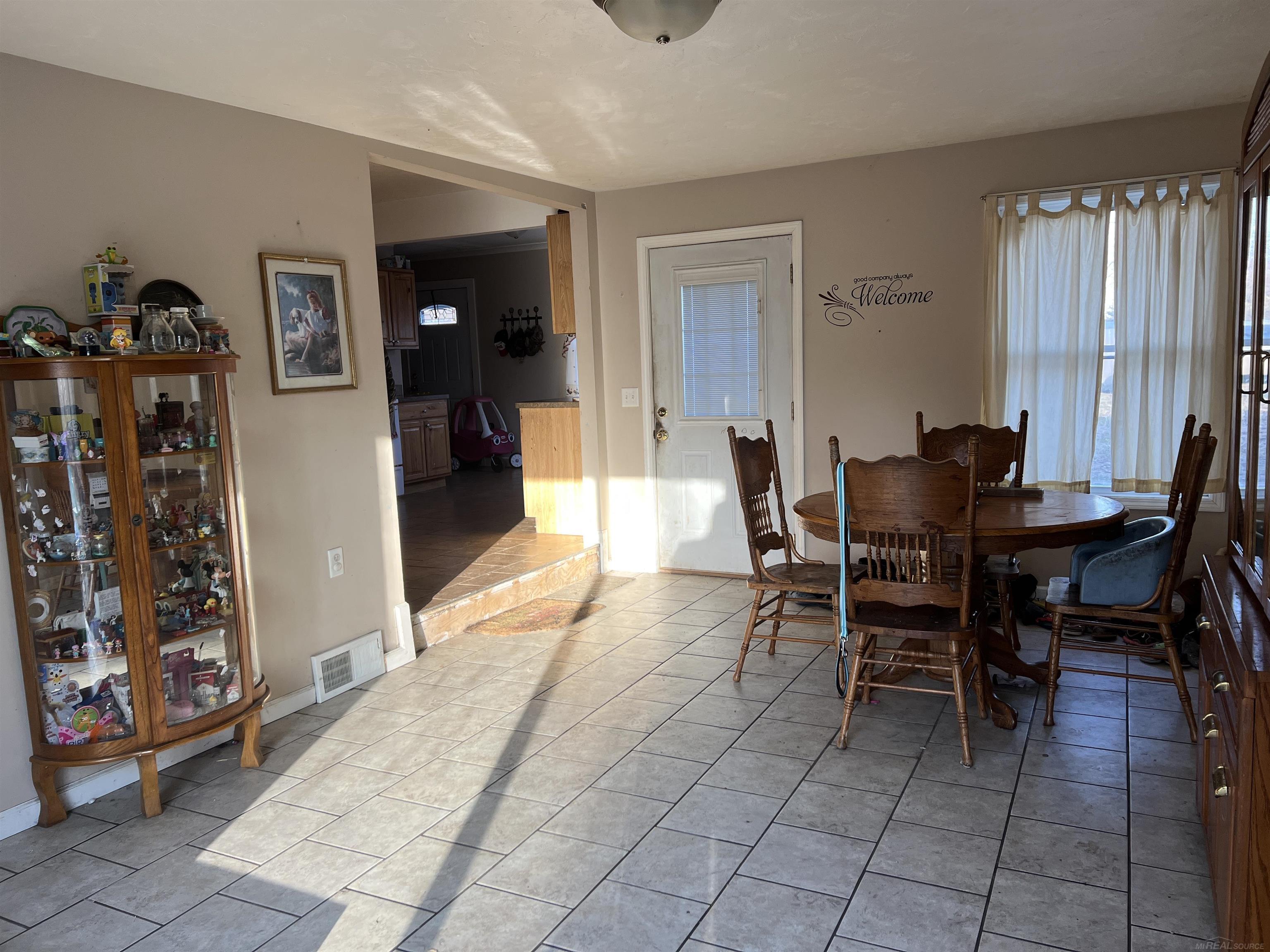 8284 Lakeshore Road Lexington, MI 48450 - Photo 7 of 21 50102194-6.JPG