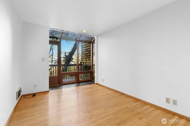 $3,750 | 4820 91st Avenue Southeast, Mercer Island, WA 98040