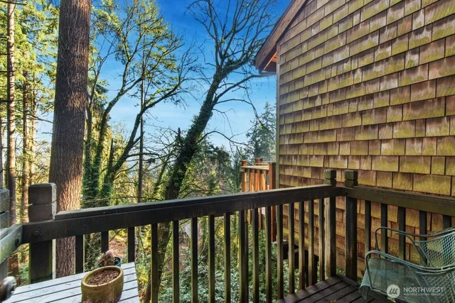 $3,750 | 4820 91st Avenue Southeast, Mercer Island, WA 98040