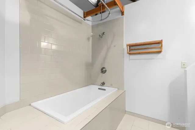 $3,750 | 4820 91st Avenue Southeast, Mercer Island, WA 98040