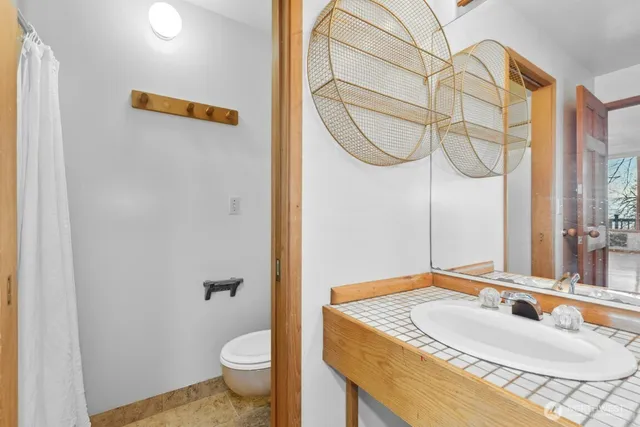 $3,750 | 4820 91st Avenue Southeast, Mercer Island, WA 98040