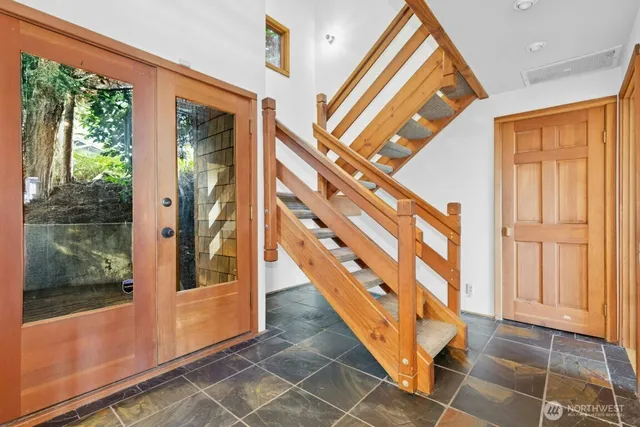 $3,750 | 4820 91st Avenue Southeast, Mercer Island, WA 98040