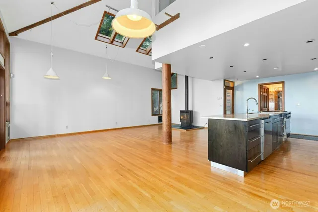 $3,750 | 4820 91st Avenue Southeast, Mercer Island, WA 98040