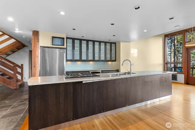 $3,750 | 4820 91st Avenue Southeast, Mercer Island, WA 98040