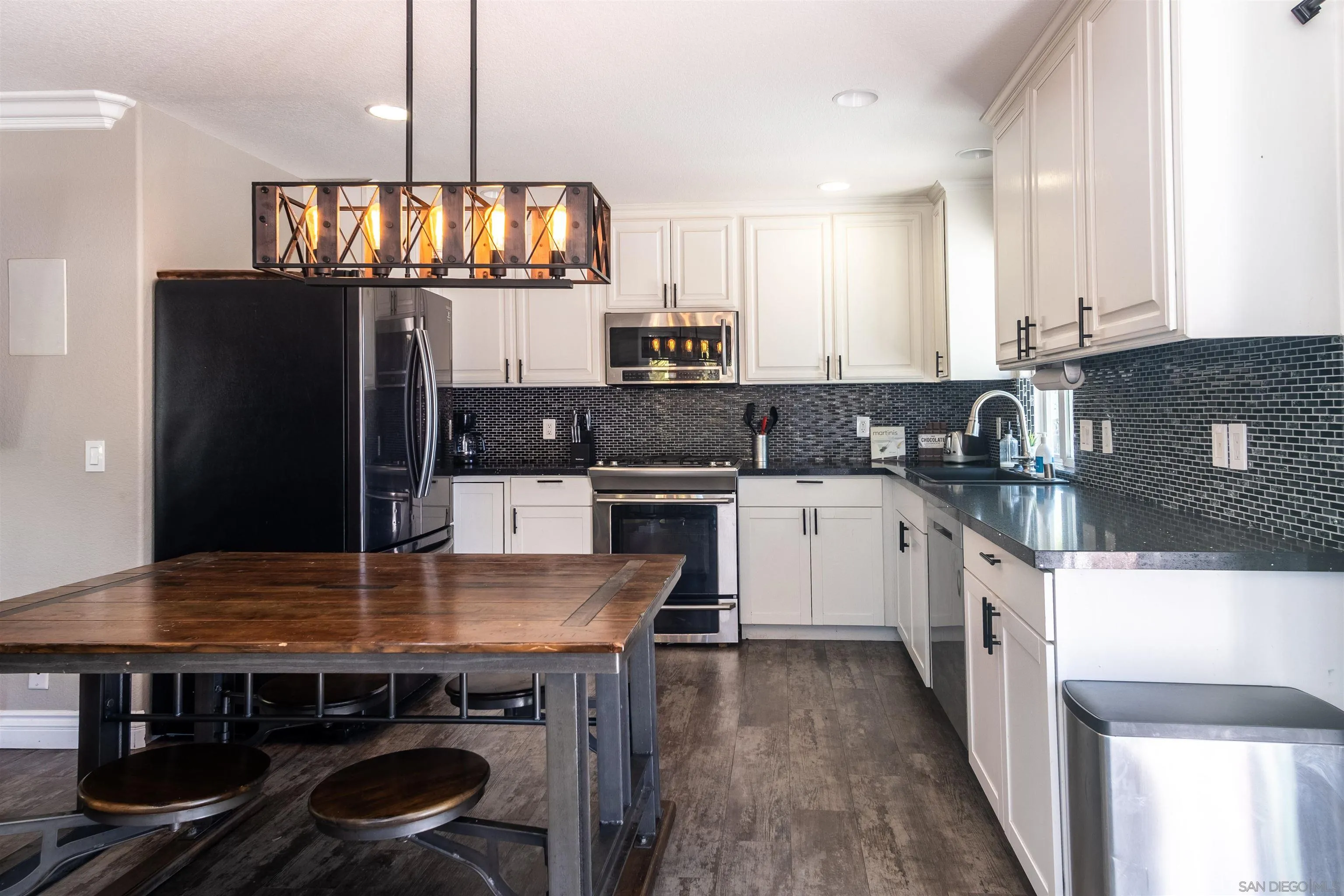 853 Crescent Drive Vista, CA 92084 - Photo 14 of 70