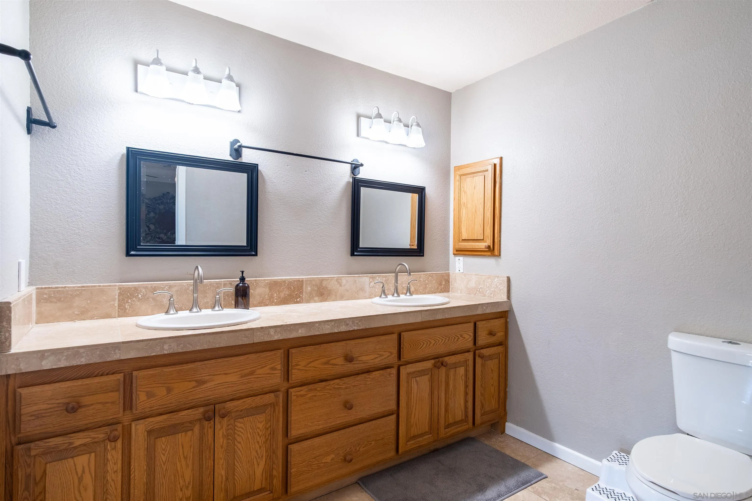 853 Crescent Drive Vista, CA 92084 - Photo 27 of 70