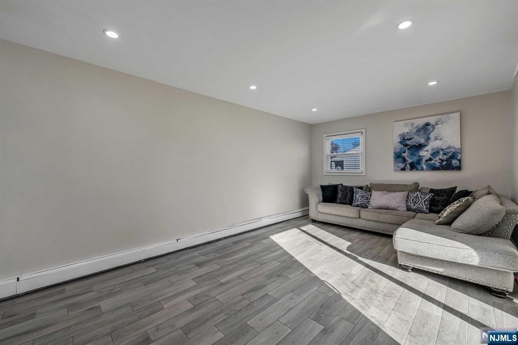 11 King Court Wayne, NJ 07470 - Photo 16 of 30