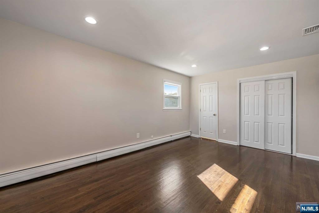 11 King Court Wayne, NJ 07470 - Photo 20 of 30