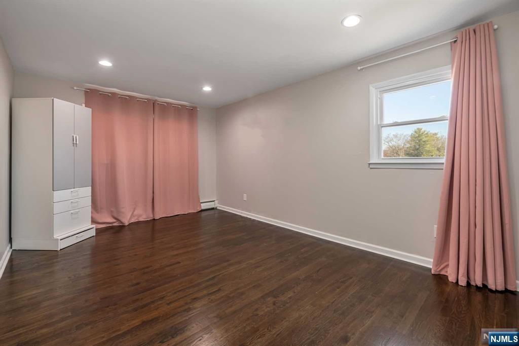 11 King Court Wayne, NJ 07470 - Photo 22 of 30