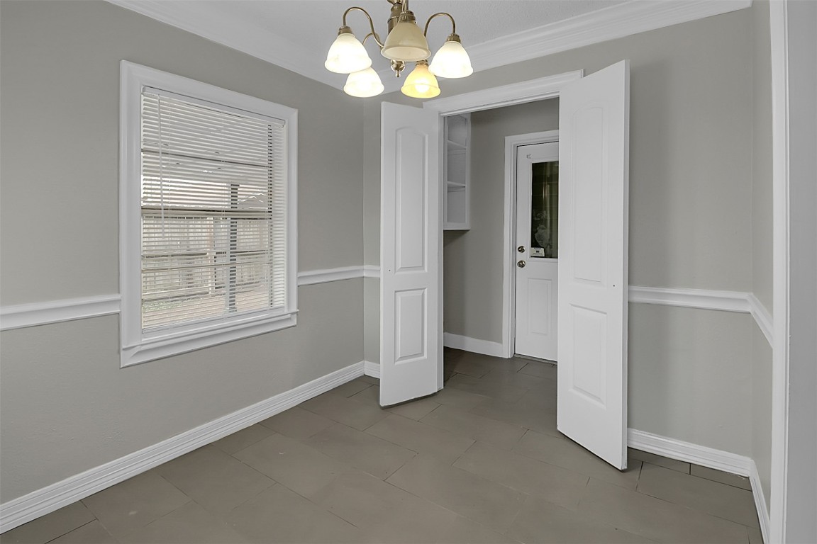 505 Garrett Street Pasadena, TX 77506 - Photo 7 of 14 a view of an empty room with a window