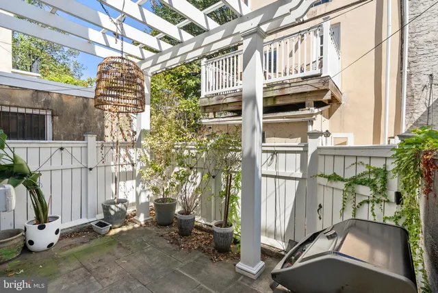 $1,400,000 | 2215 Pine Street, Philadelphia, PA 19103