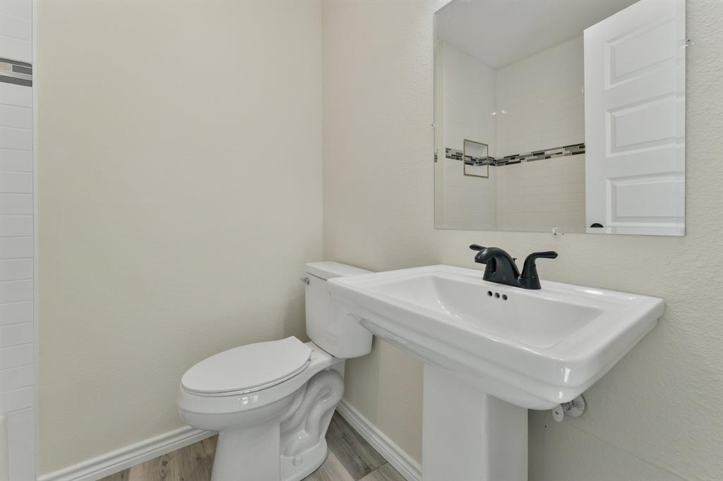 4910 Frontier Road Garland, TX 75043 - Photo 9 of 21 Gallery Image 9