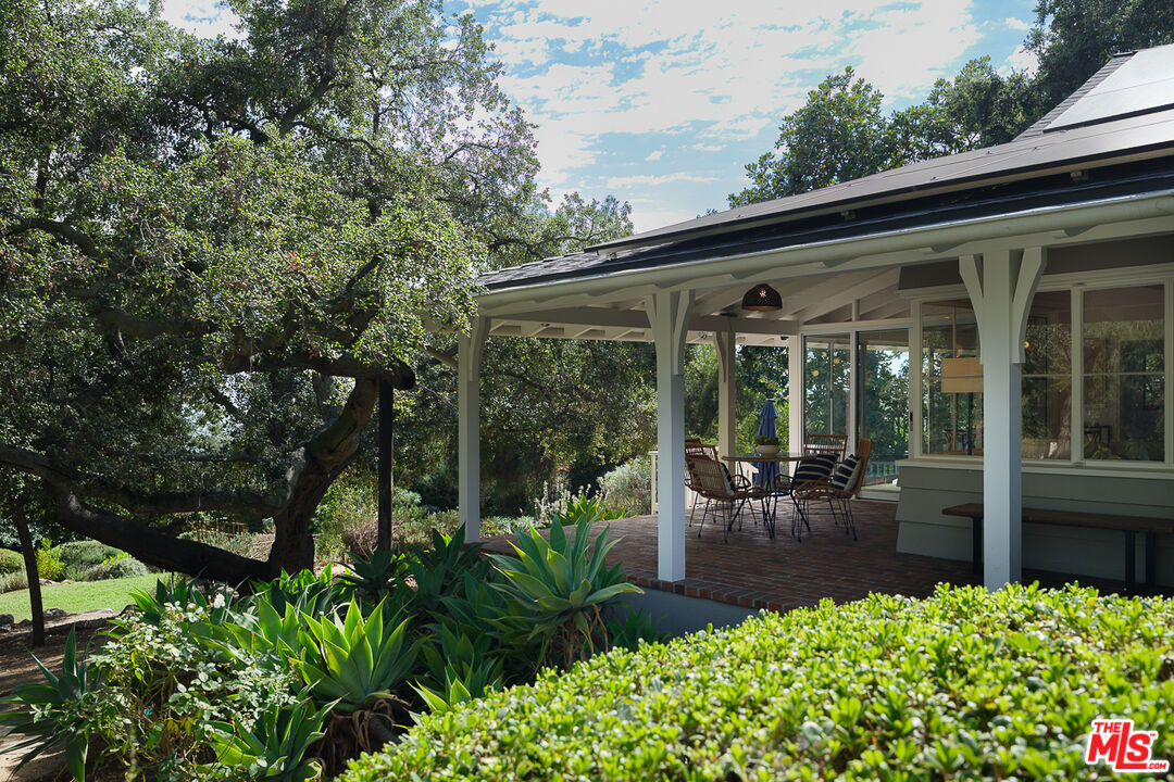 1955 Windover Road Pasadena, CA 91107 - Photo 3 of 62
