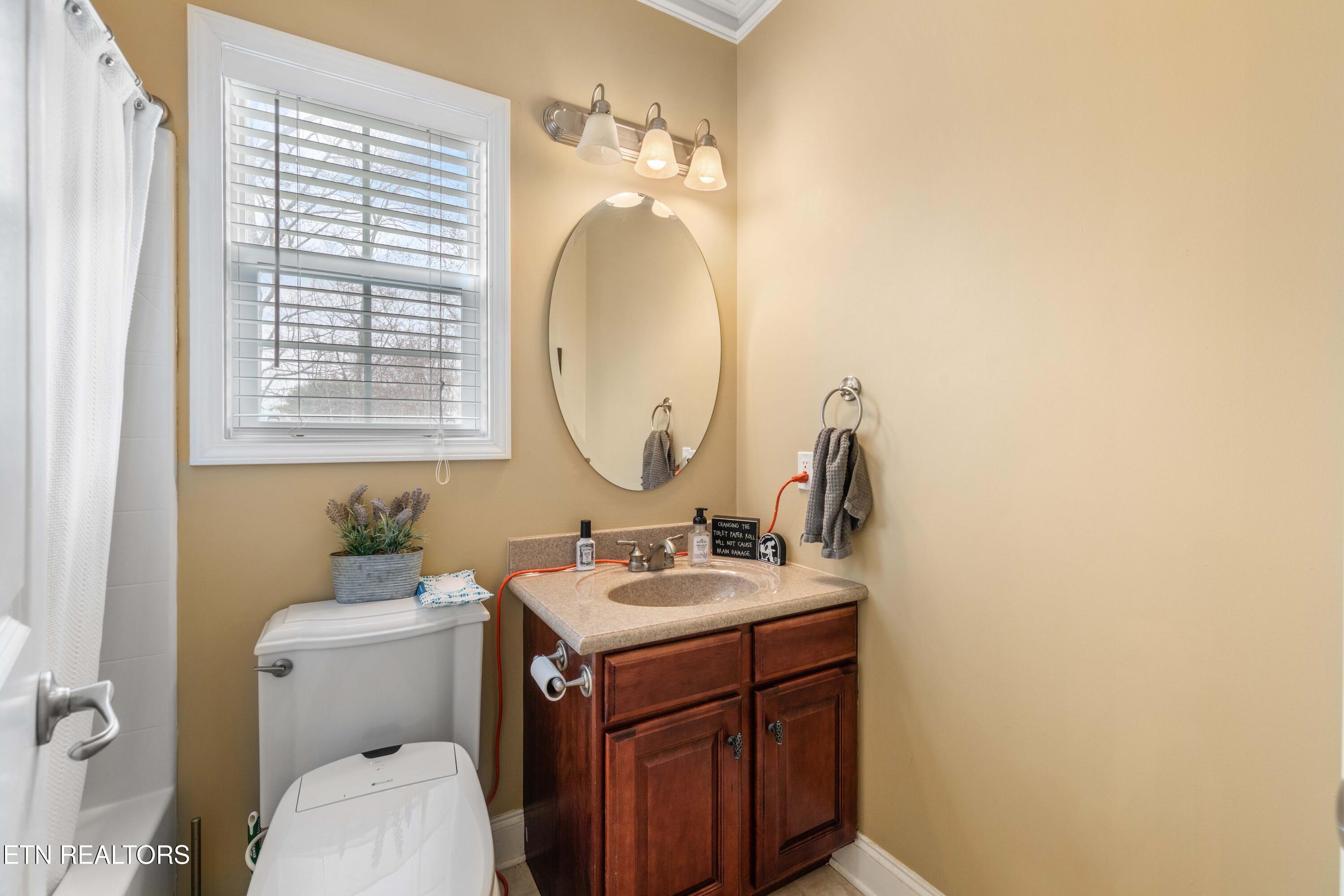 268 Windstone Boulevard Powell, TN 37849 - Photo 12 of 39 Main Level Full Bath