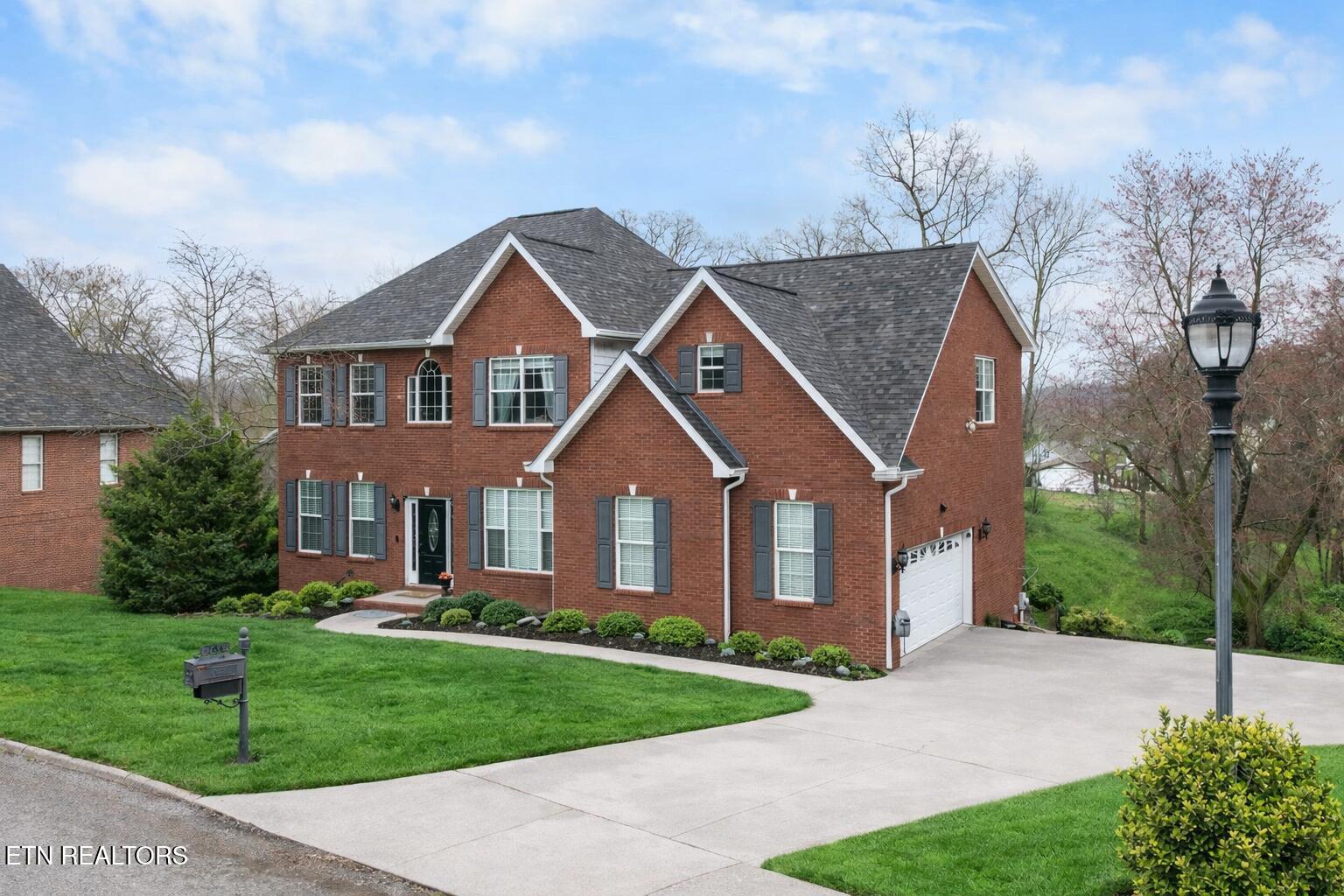 268 Windstone Boulevard Powell, TN 37849 - Photo 2 of 39 Front Angle (vs)