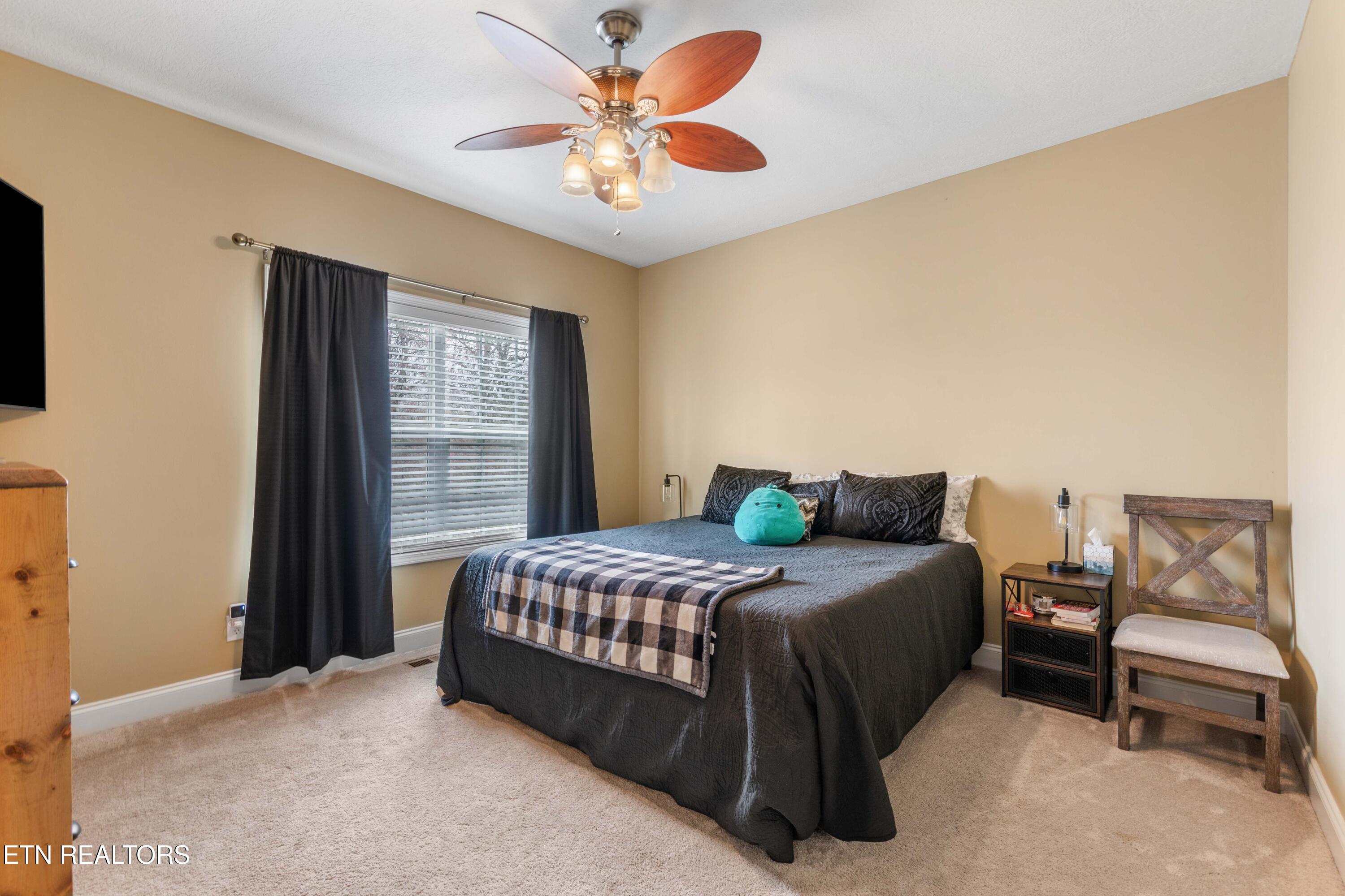 268 Windstone Boulevard Powell, TN 37849 - Photo 26 of 39 Bedroom 4