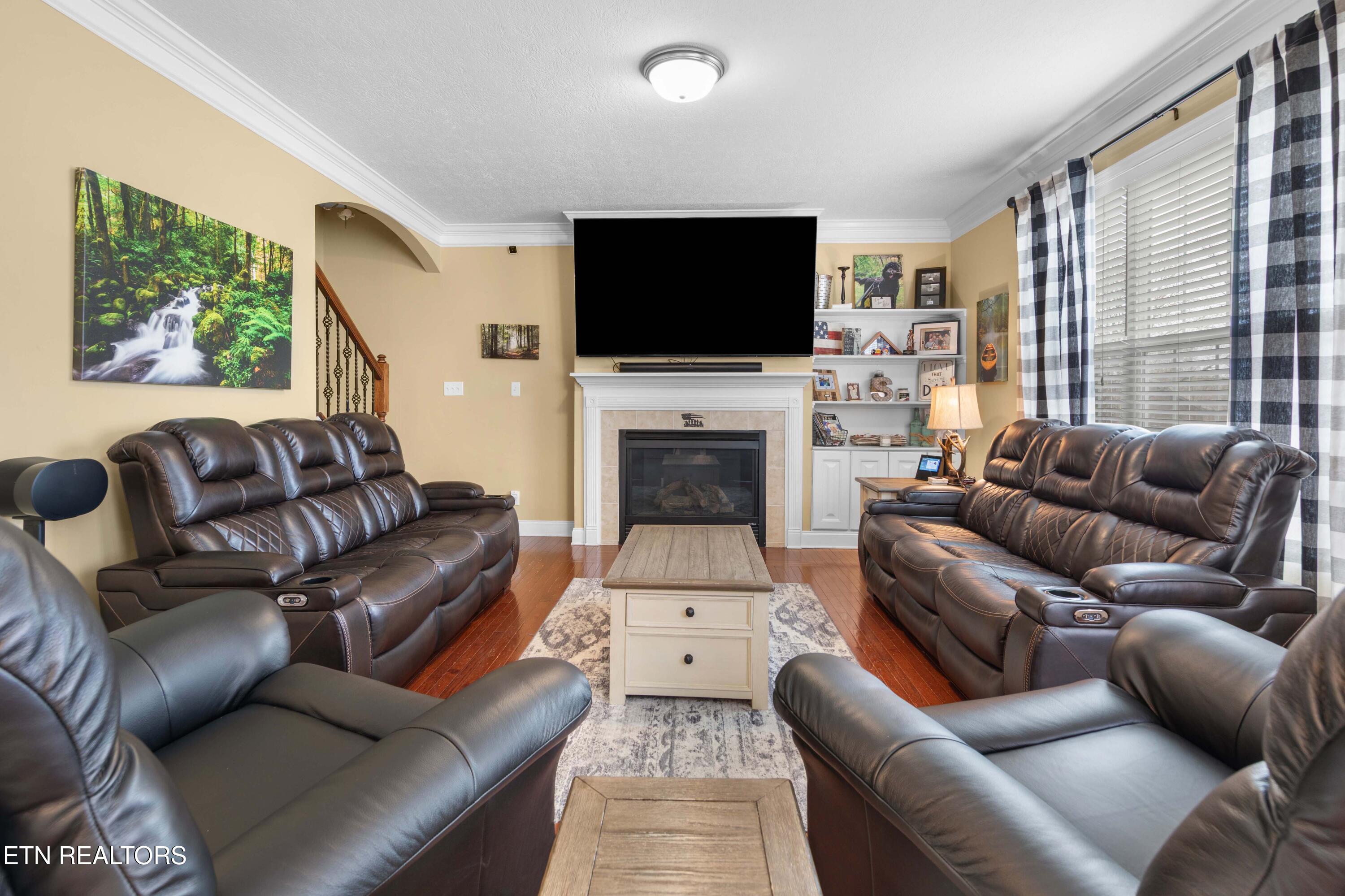 268 Windstone Boulevard Powell, TN 37849 - Photo 4 of 39 Living Room