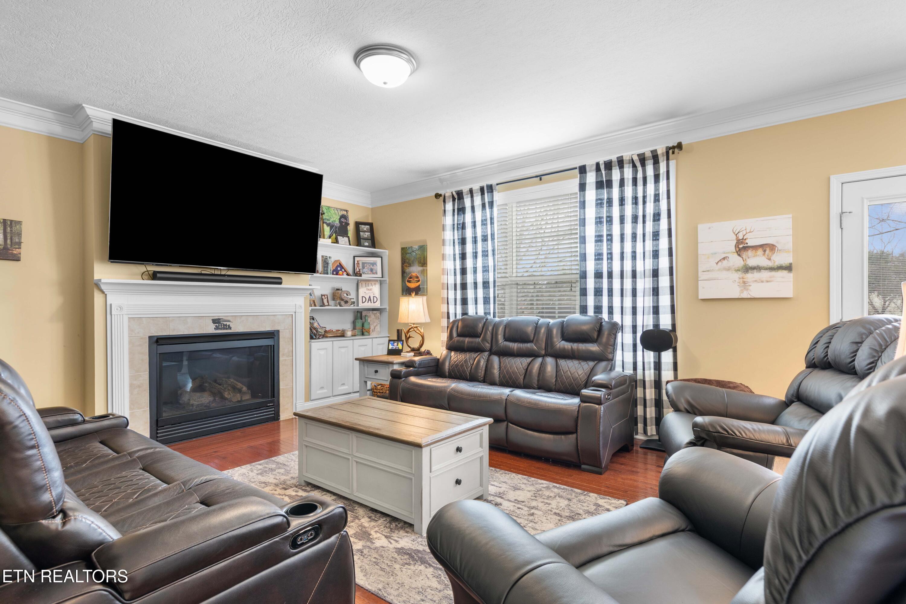268 Windstone Boulevard Powell, TN 37849 - Photo 5 of 39 Living Room