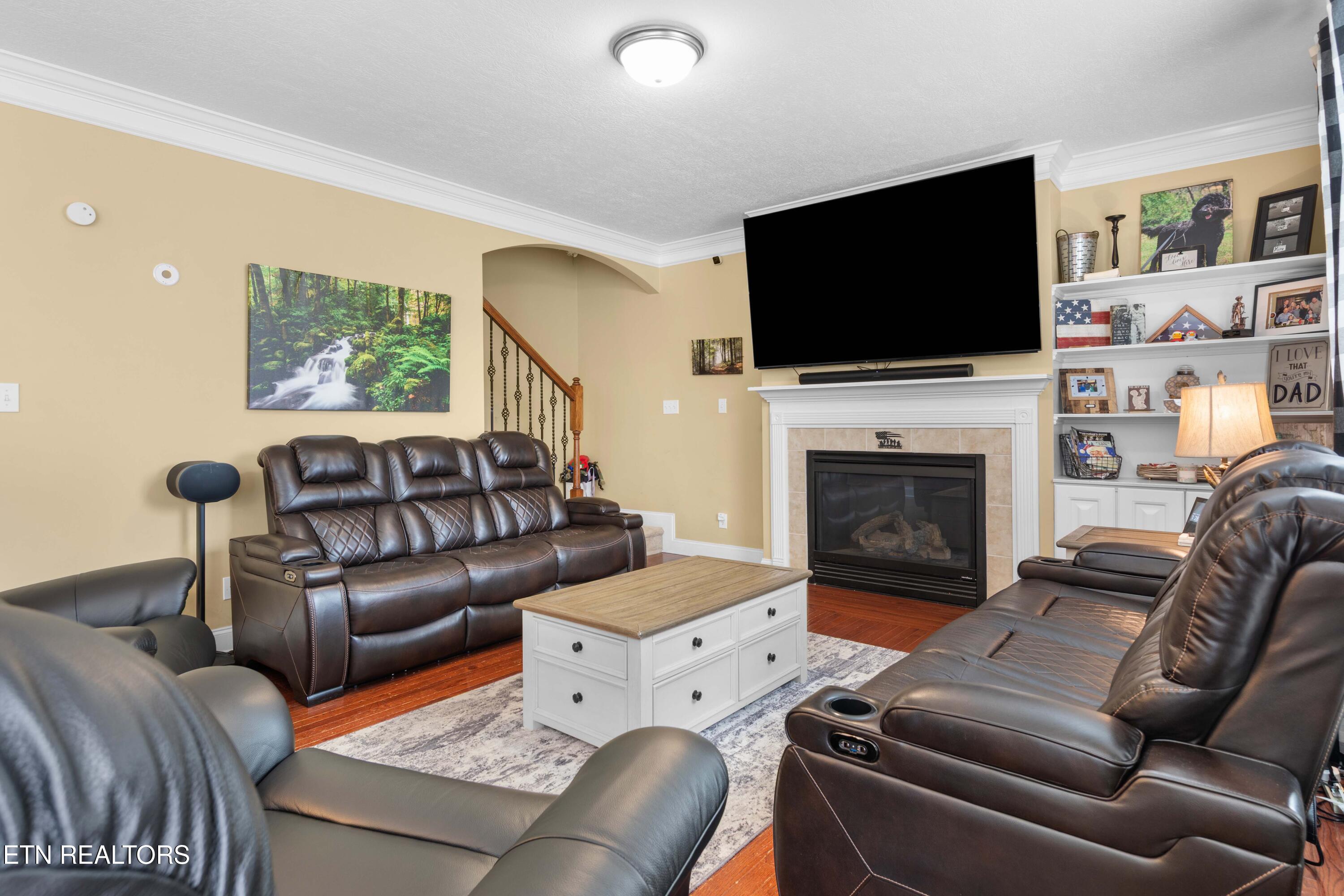 268 Windstone Boulevard Powell, TN 37849 - Photo 6 of 39 Living Room