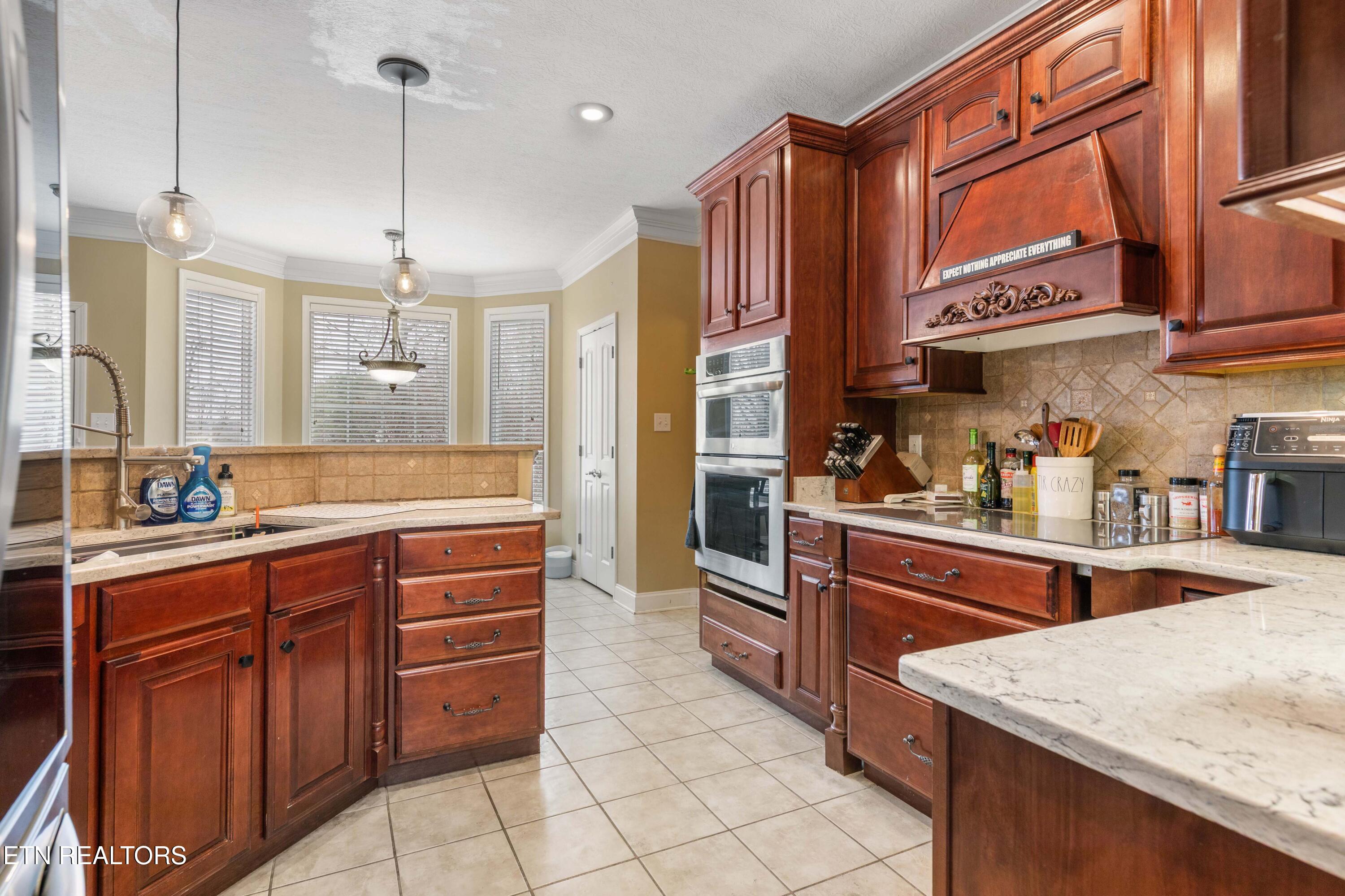 268 Windstone Boulevard Powell, TN 37849 - Photo 8 of 39 Kitchen