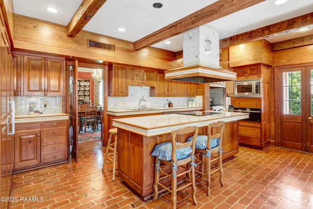 $1,985,000 | 130 Twin Oaks Boulevard, Lafayette, LA 70503