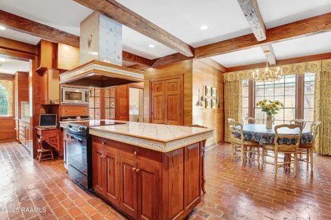 $1,885,000 | 130 Twin Oaks Boulevard, Lafayette, LA 70503