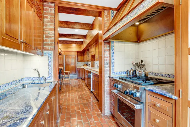 $1,985,000 | 130 Twin Oaks Boulevard, Lafayette, LA 70503